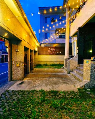 小熊城堡民宿-免費停車 !!新歌KTV-過山車電動麻將-露天烤肉-以上設備僅限包棟使用 # 選Villa才是包棟 # - 16人以下可少人包棟請電聯!!