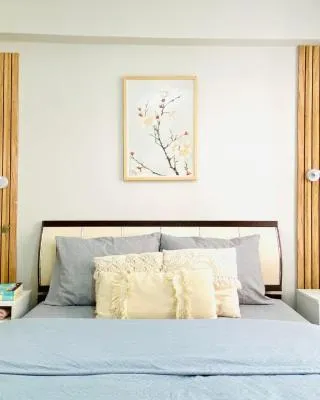 Comfy Flat 2 No Air Condition but has ceiling fans and central Heating