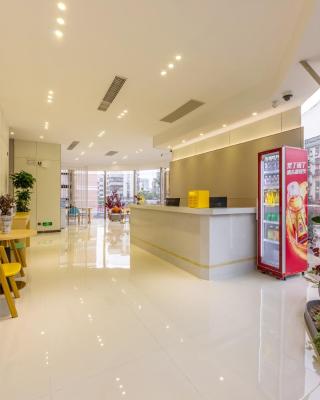CMAX Hotel Guangzhou International Convention and Exhibition Center Luoxi Subway Station Branch