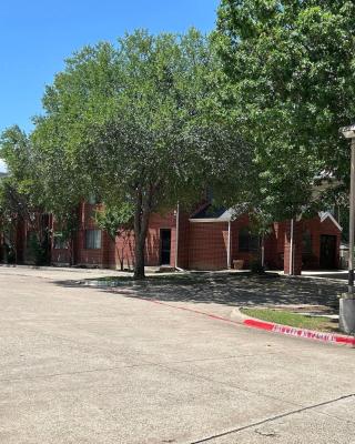 Travelodge by Wyndham Arlington/Dallas Area