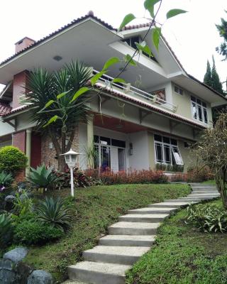 Villa Bougenvile Lembang Asri