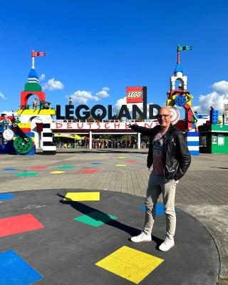 House with castle view & art