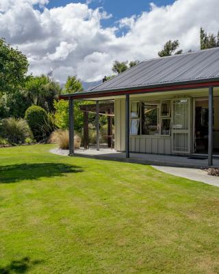 Lake Hawea Hideaway - Lake Hawea Holiday Home