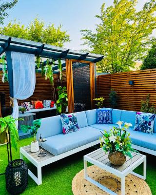 MeeZee Pearl Double Bed Lodge With Free Parking