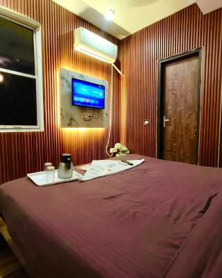 Tom stay - 10 min Walking Distance Nizamuddin Railway Station