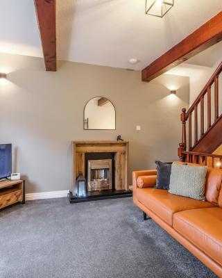 Sleek 2B/1B Retreat in Lindley, Huddersfield