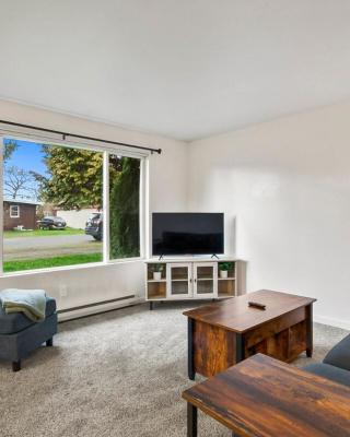 Quiet 1 Bed Apt #4 - In Town Great, Central Location