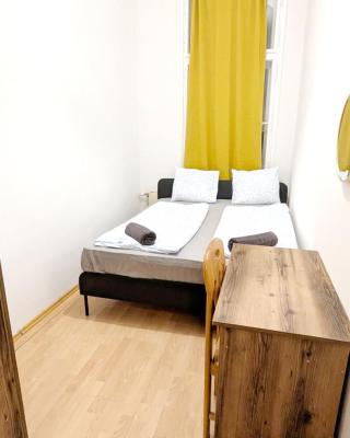 Spacious Rooms - 15 Min from Airport & City Center, 5 Min from Vienna Main-Bus Station EZ8