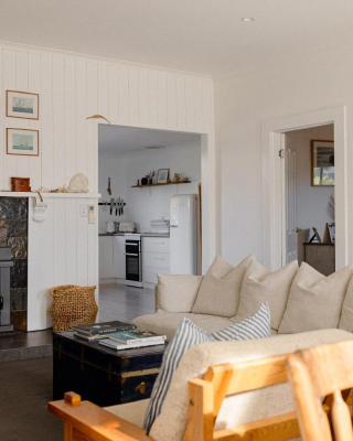The Sea Keeper Bicheno cosy seaside cottage