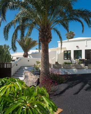 Villa Irene Lanzarote en Costa Teguise en complejo con piscina comunal