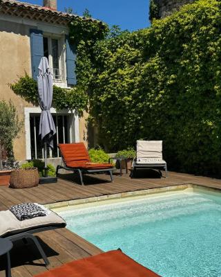 Le 52 en Provence - Chambres ou Suite en B&B dans Authentique Mas de Village avec Piscine au pied du Luberon