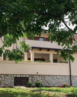Nice Apartment In Cres With Kitchen