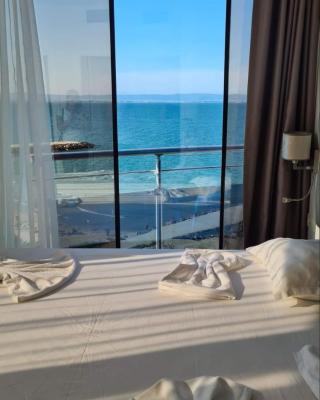 Rooms in SUNNY BAY