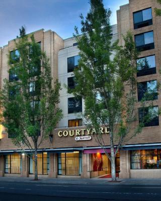 Courtyard Portland Downtown / Convention Center