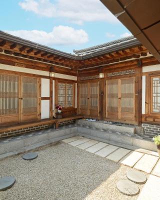 오직 한팀만 사용하는 서울 전통 한옥 JNPstay