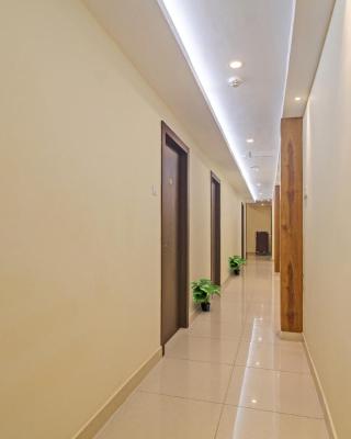 Super Townhouse Centre Point Inn Near Esplanade Metro Station