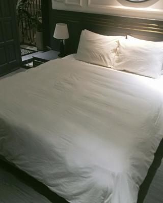 Chic Land Hotel