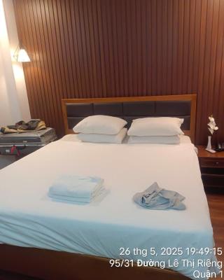 Monarque Hotel