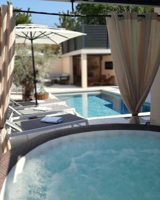 Villa Nostalgia pool & wellness