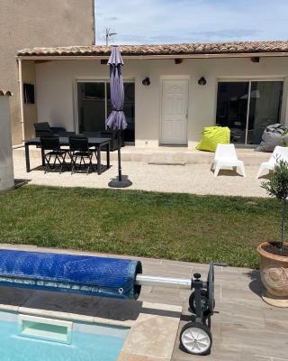 Studio moderne proche centre village