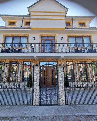 Casa Ellamy