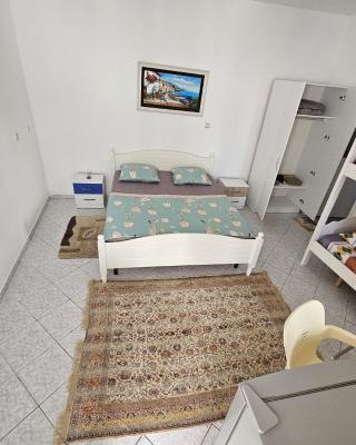 Aeria rooms Himare
