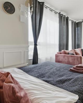 Stylowy apartament z balkonem i panoramą miasta