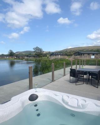 Luxurious and Peaceful Lakeside House, Clitheroe