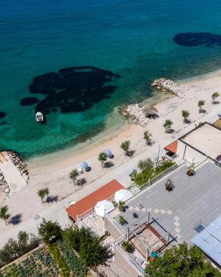 Beachfront rooms Adriatic with breakfast