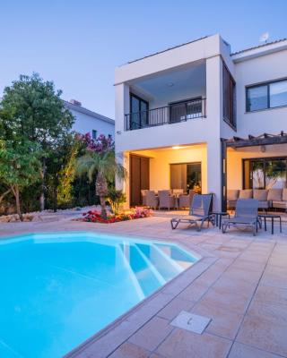 Villa Pontus - stunning views & privacy in beautiful garden with pool & hot tub