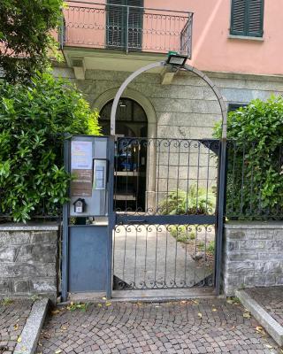 Gira Guest House