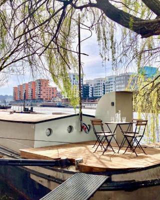 Prague on Boat, Privat Pier, Free Parking