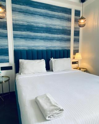 Palm Breeze Hotel - Colaba