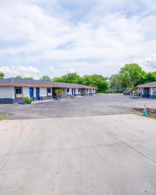 Alamo Oasis Inn and Suites By OYO San Antonio