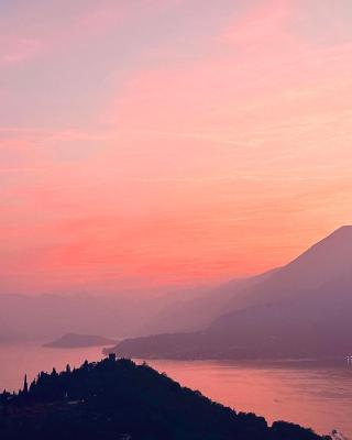 Le Palm House has two bedrooms with the breathtaking view over lake Como