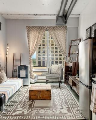 2 Full Beds, Free Parking Underground Heated, Rogers Place, 1 Bedroom Condo Downtown Central