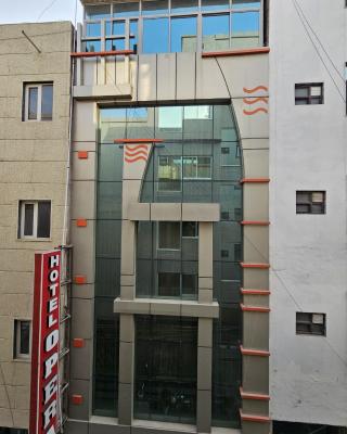 A Family Hotel Oppera Near IGI Airport