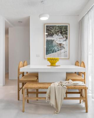Amalfi on Alex: Seaside 2 Bedroom Retreat