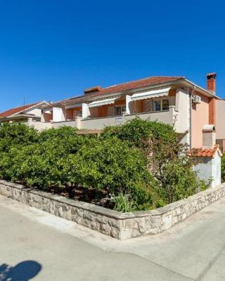 Apartments and Rooms Dobrila