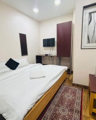 Stay Inn Kailasha - Lift,Parking,Kitchen and all modern facilities