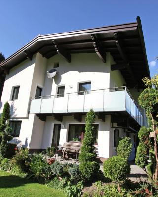 Cozy Apartment in Aschau im Zillertal near Ski Lift