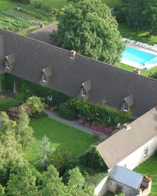Charming Chalet with Swimming Pool in Quend