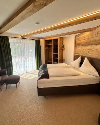 Klamm Lodge