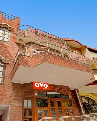 Hotel O Premium Stay Near Dlf Avenue Saket