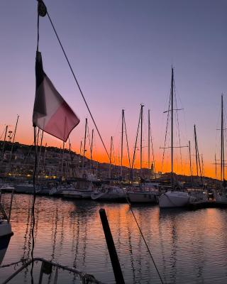 Le Nid Marin,Un Voilier Pour Deux Sète Vieux Port