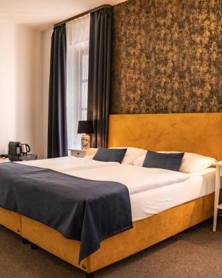 BlueBell Hotel