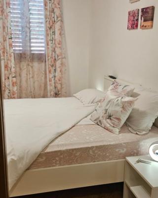 Room Kris with private entrance & private bathroom