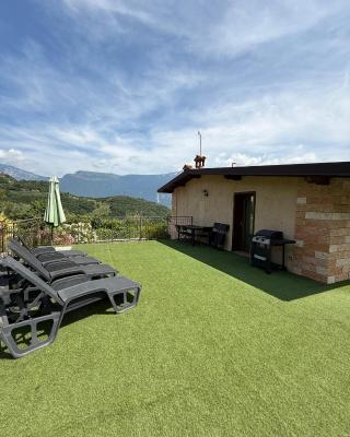 Villetta Ulivi CA7 sun terrace by Gardadomusmea