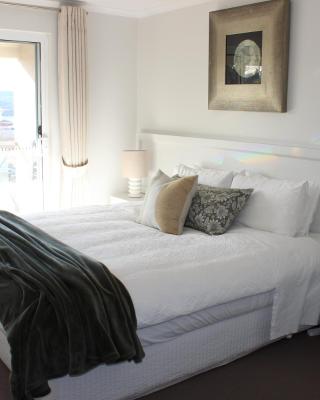 Battery Point Apartment on Hampden