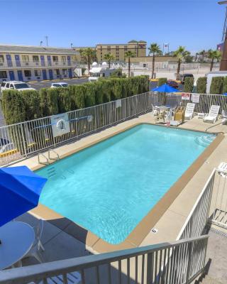 Motel 6 Las Vegas, NV – I-15 Stadium